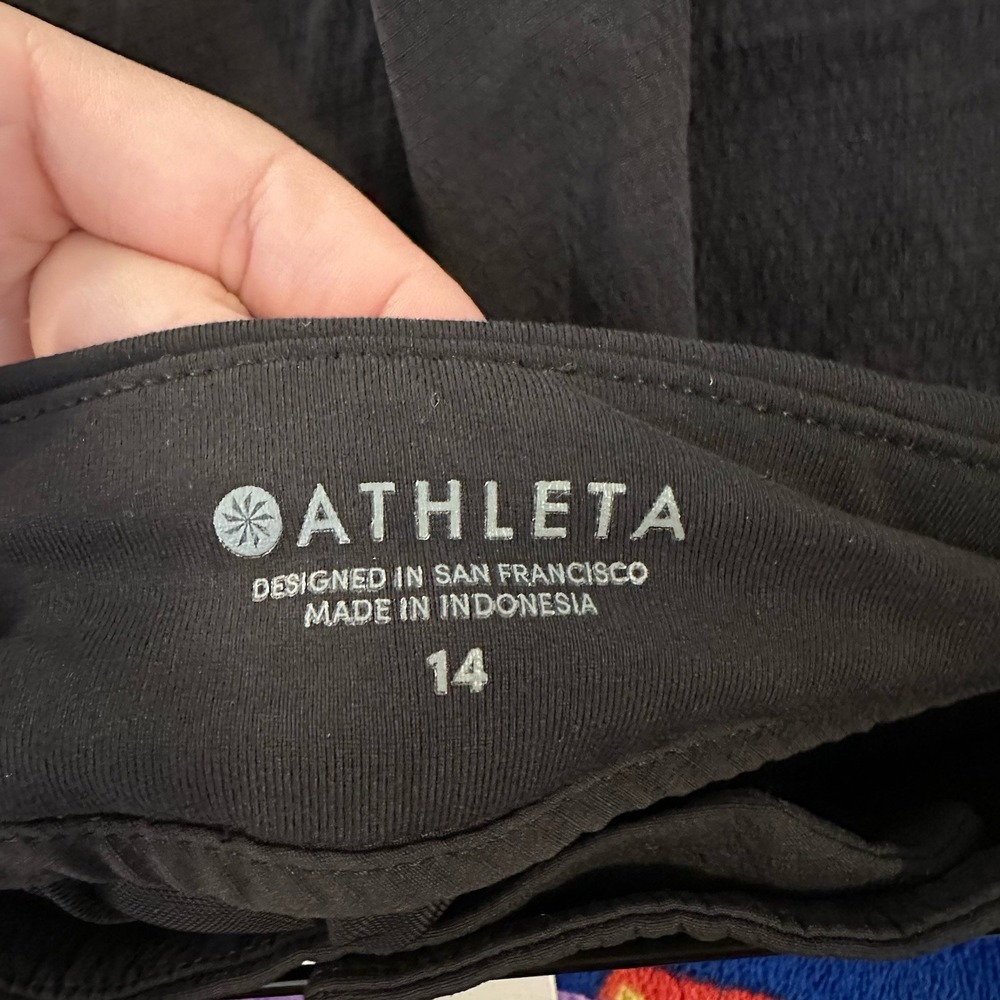 Athleta Trekkie North Shorts Women Size 14 Black Hiking Outdoor - Picture 4 of 4